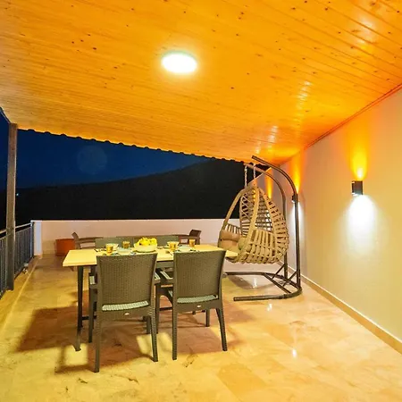 Willa With Private Outdoor And Indoor Pool